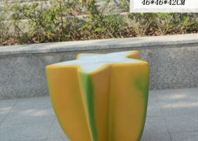 步行街街邊擺放玻璃鋼水果楊桃座椅雕塑擺件