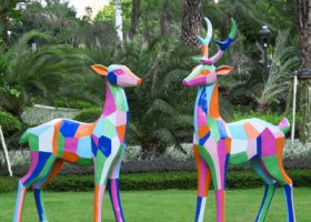 公園草坪玻璃鋼彩繪戶外景觀裝飾品幾何鹿雕