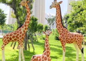 戶外公園玻璃鋼仿真動物長頸鹿雕塑