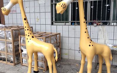 景區游樂園玻璃鋼卡通可愛長頸鹿雕塑